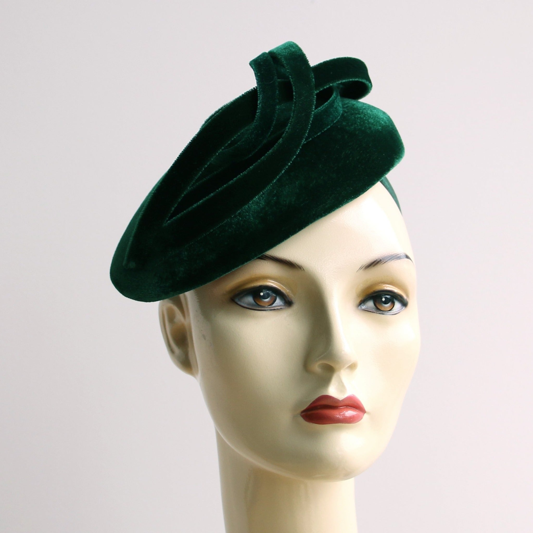 Beautiful deep green pill box hat shops with big bow and spotted netting, modern pill box hat,green percher hat, small race hat, green derby hat